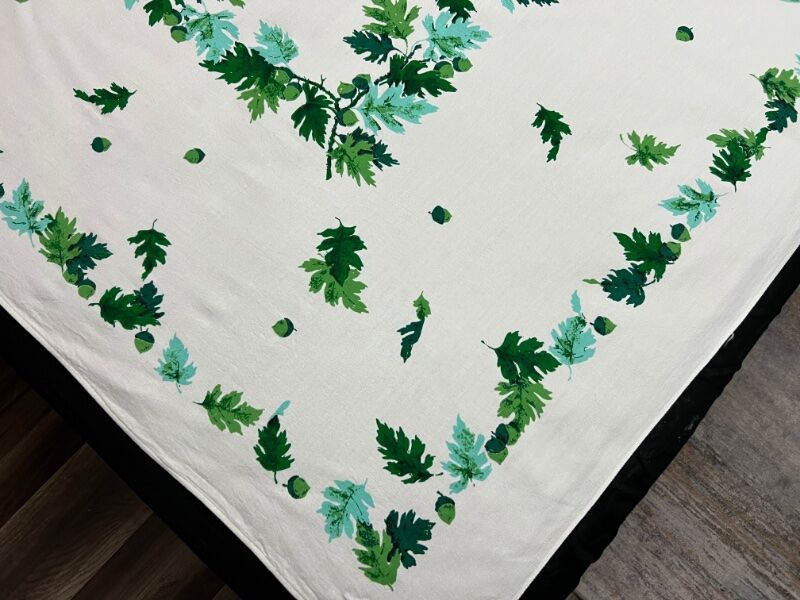1950's Green Leaves & Acorn Print Tablecloth