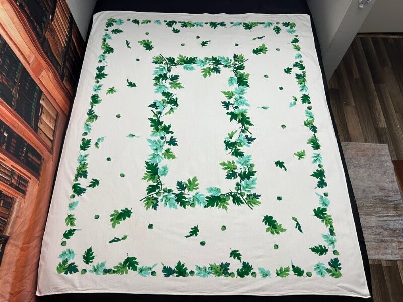 1950's Green Leaves & Acorn Print Tablecloth